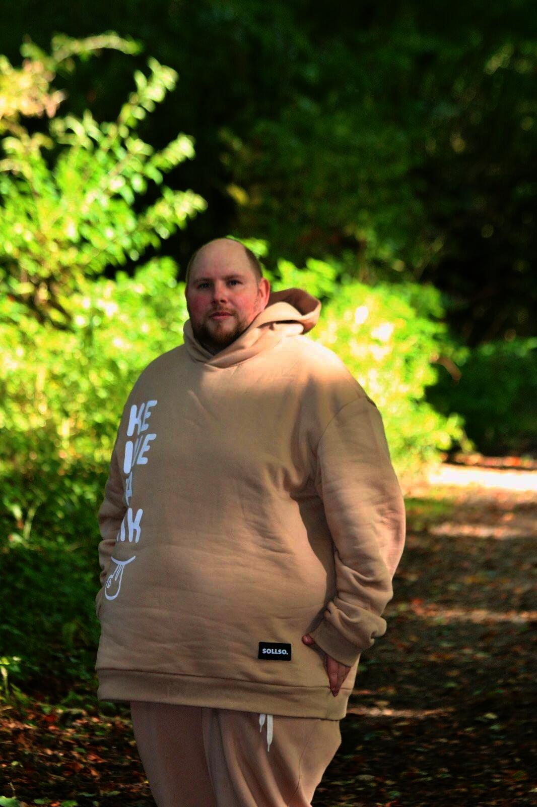 SOLLSO. Hoodie „No Panic Sloth“, Farbe Desert Beige, Größe XL